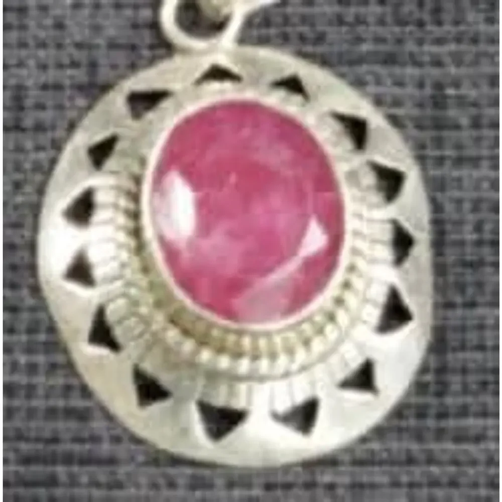 Vintage 925 Sterling Silver Oval Indian Ruby Pendant Geometric Cutout Border - Picture 2 of 7